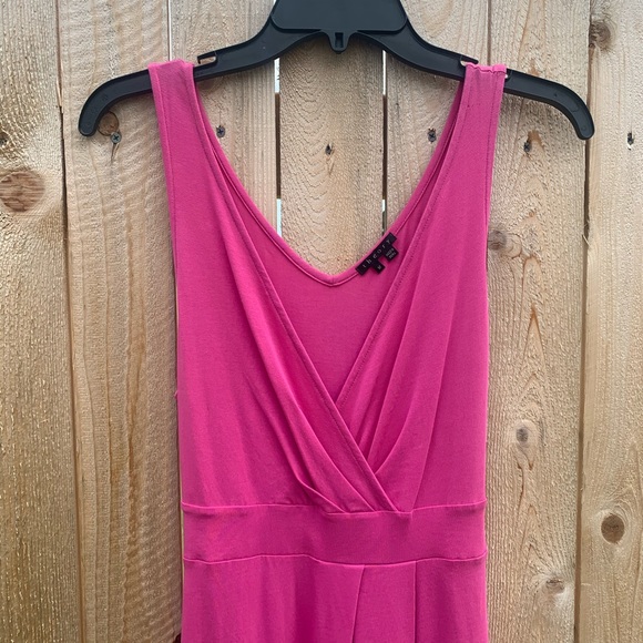THEORY | Pink Sleeveless V Neck Jersey Knit Fit & Flare Dress - Picture 3 of 7